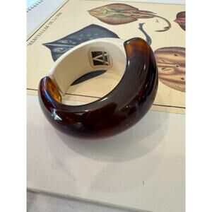Vintage Additions Hinged Lucite Cuff Bracelet – Tortoiseshell & Ivory